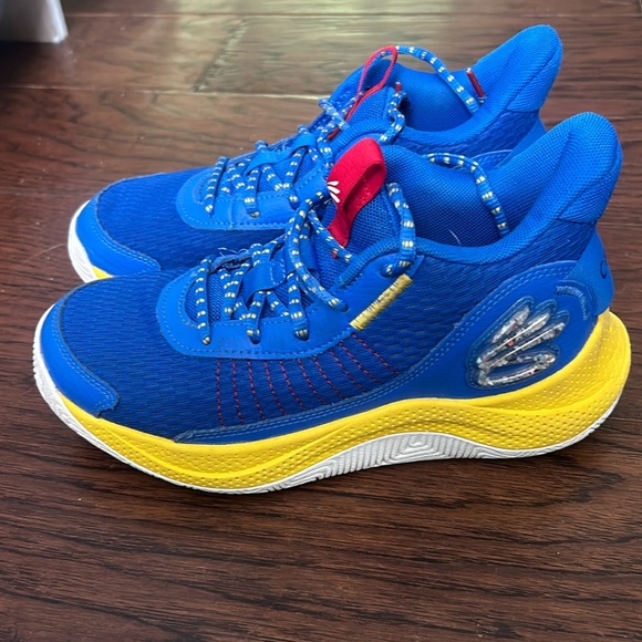 Grade School Curry 3Z7 Basketball Shoes - Picture 1 of 3